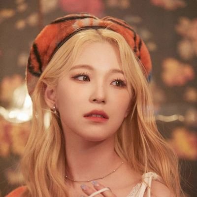 Fanbase dedicada a Baek Ji-heon (백지헌), integrante do girlgroup sul-coreano fromis_9.