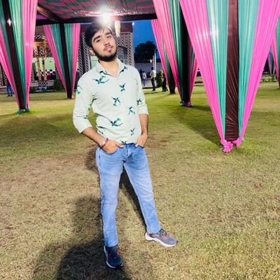 Ayush__Mehta's profile picture. Maybe one day i won't need to describe myself to people😅