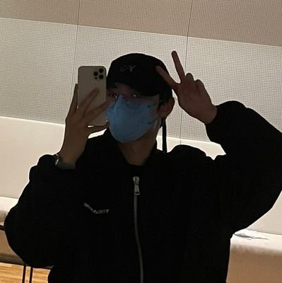 ⠀ ⠀⠀⠀⠀       #dohoon thinker.....
 s/her