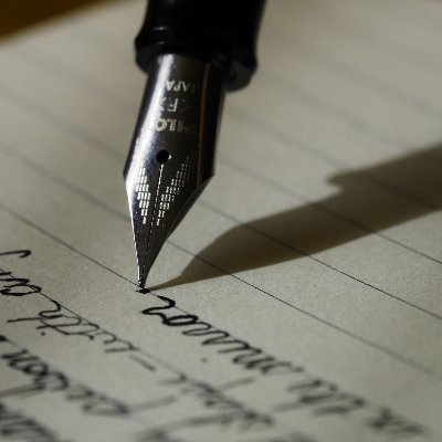 The expert writer here, I will put your thoughts into words✍️.