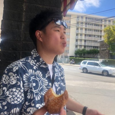 毎日放送で演出家をしています。『よんチャンTV』がメイン。他に『岩井 狩野 えびちゅうの推しかるちゃー』TikTokドラマ『大丈夫になりたい。』美味しいものと温かい所が大好きです。