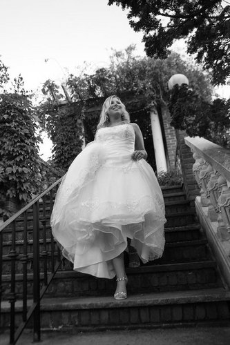 MrsTaraTav's profile picture. Your average thirty-something who believes in keeping you head, heels and standards high.