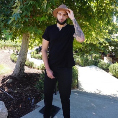 KameronRooks's profile picture. Beauty in the struggle R.I.P. DAD #OneLove #AztecNation🔴⚫️ #BG