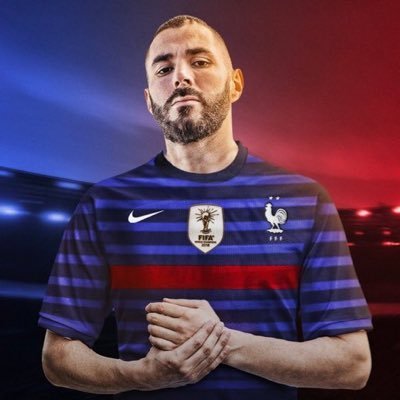 Amoureux du foot avant de l'être de l'OL. 
Benzema est une formidable raison d'être heureux.