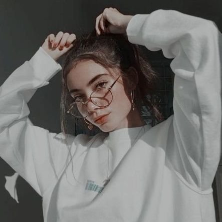 Daughter of @Kaylaallsos & @LucaRyker || Single || I like giving hugs || kinda awkward