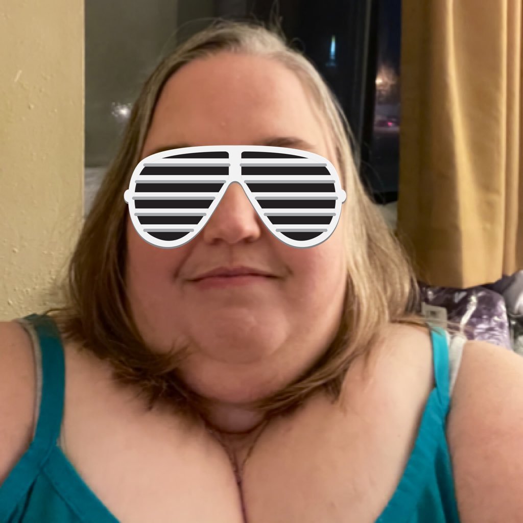 CONNIEONO's profile picture. 