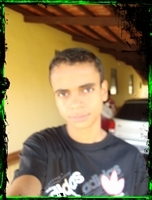 Sou um cara  bem com a vida em busca de um futuro melhor S2