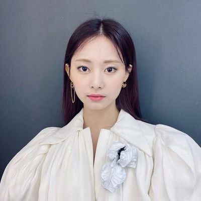 illusion ／ an angel who came to greet ONCE and become TWICE sweet magnae, her sweet smiles made you fall for her more deeper, Chou Tzuyu is her name