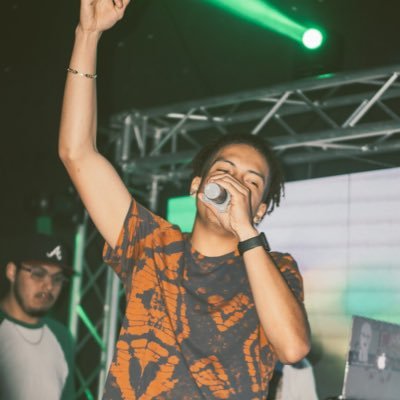 Two Albums Out Now 3.7M+ streams🤯👀 Find me on ALL Platforms @zzzzavon New Music 👇🏽 @ashrocket_ 👨🏽🚀🚀 New EP Out Now!👀