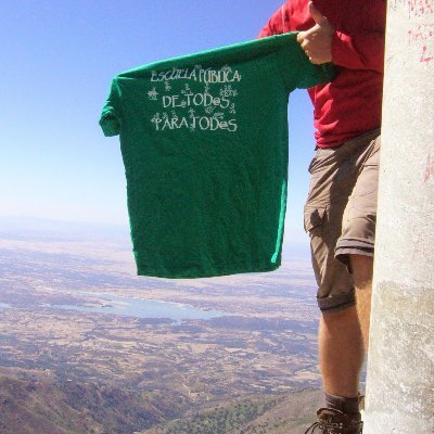 Tratando de dejar las cosas mejor de lo que las encontramos. Intentando ser rebelde sin ser un pamplina. Huyendo (y mucho) de gurús de la pedagogía.