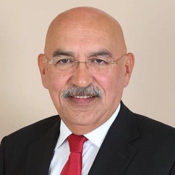 Sosyal Demokrat, hekim, insan hakları savunucusu. CHP Adana yerel yönetimlerden sorumlu İl Başkan Yardımcısı.