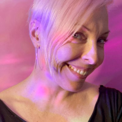 Oil Painter, Digital Painter, Educator.
Putting love into Paint & Pixels
IG zoeyzoric