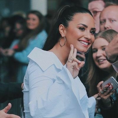 ShaikhAamber's profile picture. Designer, Writer, Editor, Singer, Musician, Dancer😝😝😝