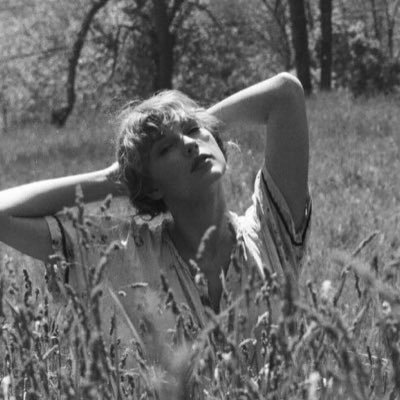 tayswiftlyrics8's profile picture. just going to tweet taylor swift lyrics that i relate to💘