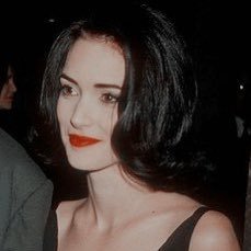 vvinonas's profile picture. she/her, 28 | i barely exist!! in my hunger games era tbh | 18+ to follow |