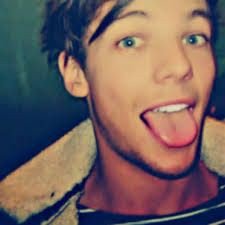 I vote #Louies for #BestFanArmy at the #iHeartAwards @Louis_Tomlinson