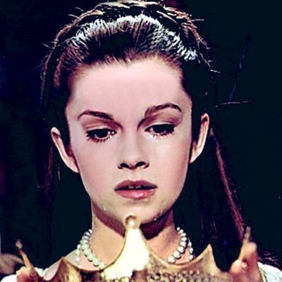 Look no further. You’ve just entered the charmed world of #AnneBoleyn, the most happy, beloved, bewitching & misunderstood Queen in history. Come & adore me!