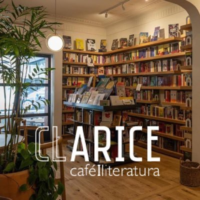 Libros y café en el corazón de la Condesa, CDMX 📍 Av. Michoacán 18 B 🕘 Todos los días de 9:00 am a 9:00 pm IG: clarice_mx