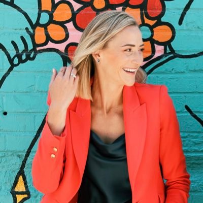 Founder + President @ https://t.co/oFJ0754OuF | thrill seeker | yogi | hot sauce on everything | running late | Vizsla mama | always dancing to the music ✌🏻