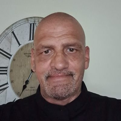 Robbie40647843's profile picture. just a bloke not sure how twitter even works lol.just working class fella.bored so take a nosey on here now and then