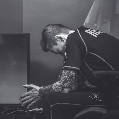 PoowerZiad's profile picture. 