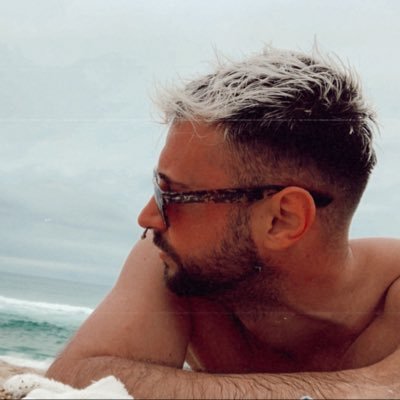 farikiriki's profile picture. 🎸La religión del Carnaval 🎭 🎮🖤🤍⚽🐆 NI DIOS NI AMO 🖕🏼