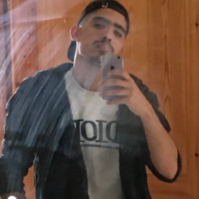 rb_yazid's profile picture. 