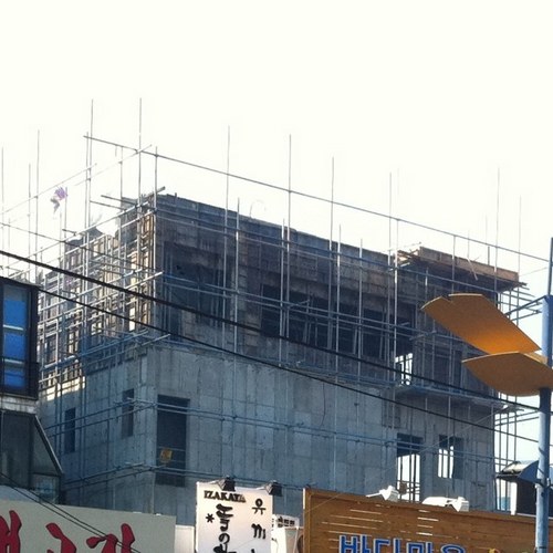 hongdae_road's profile picture. 걷고 싶은 거리, 별칭 굽고 싶은 거리/ 매주 토요일 여름밤을 건너 오세요!