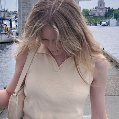 Lexi330's profile picture. 