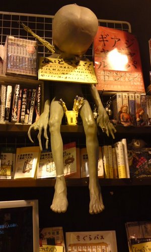 ヴィレッジヴァンガード福岡マリノアシティ店(正式にはピアウォーク店)です！海辺から最新のぐっとくるカルチャーをお届け！
フォローよろしくお願いします！
営業時間　10時～21時　年中無休です！
電話　092-892-8619