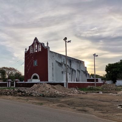 Hay muertos que no hacen ruido
y son mayores sus penas.