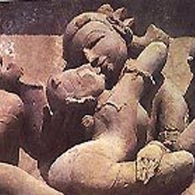 カーマ スートラ 古代インドでは 望ましい女性から順に 蓮女 パドミニ 芸女 チトリニ 貝女 シャンキニ 象女 ハスティニ と分類されていた ヨニ 女性器 はほころびかけた蓮のつぼみにも似て 愛液 カーマ サリラ は開きたての百合の花 カーマ スートラ 古代インドでは 望ましい女性から順に 蓮女 パドミニ 芸女 チトリニ 貝女 シャンキニ 象女 ハスティニ と分類されていた ヨニ 女性器 はほころびかけた蓮のつぼみにも似て 愛液 カーマ サリラ は開きたての百合の花