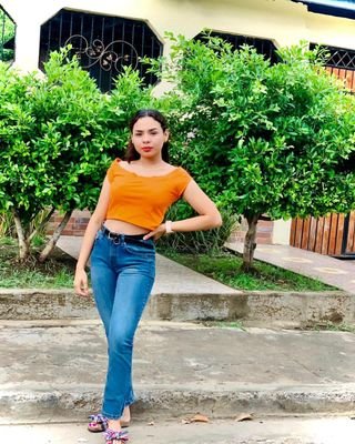 Empresaria. Soy una chica llena de vida. ama la vida y todo lo que conlleva.