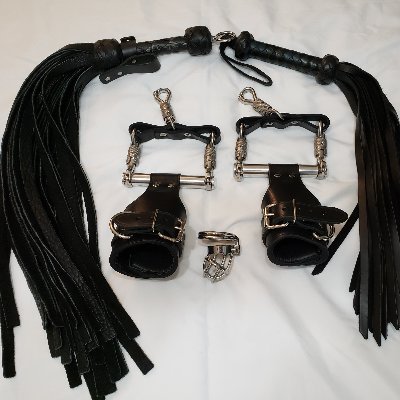 NSFW; for adults 30+; Kinky, gay, self-caged, pierced (PA & nips) Hampton Roads VA bondage bottom boy into rubber and leather | demi-sexual; on Blue too