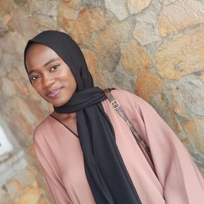 Muslimah🧕🧕
Black and beautiful😘💕
Proudly Nupe💝
Love Korean movies♥️♥️
A baker🎂🍩(cakes'n snacks)
Sugarlips pastries 🎂🍩