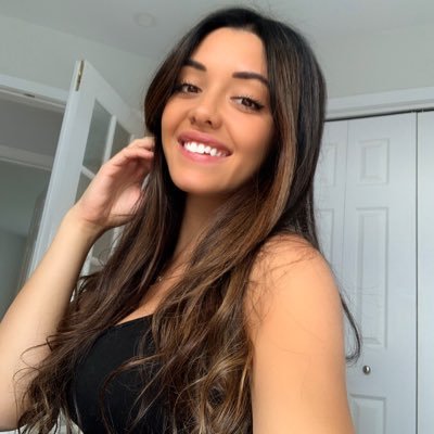 KittyCarmsy's profile picture. French Canadian Streamer