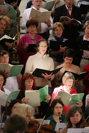 We are a friendly, medium-sized choir with members from Thame, Haddenham & surrounds. We perform a wide range of popular classical music.