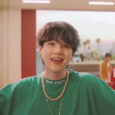 (They/Them) I like frog 🐸 | 03’ liner 🐸🤟🏻| No I will not change my layout 🐸 |