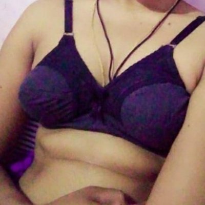 Hello friends 🙏🏿🙏🏿🙏🏿🙏🏿 I am from India Gujarat Vadodara anand age 38 to hai  interested in vre , Crossy CD Bottom Hijra kinner bhabhi mom cpl and friend