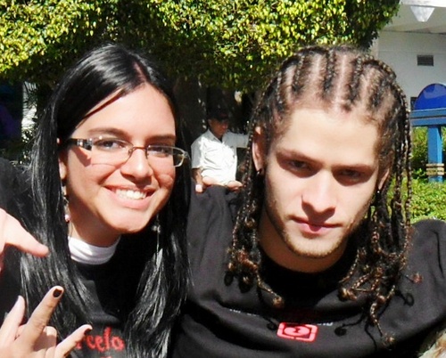 Simpática, legal, engraçada e divertida...

Marcelooo... eu te amoo..vc canta muito bem..sigam ele gente..@MarceloCa