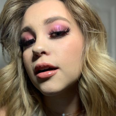 alyssaweather's profile picture. 🍯✨