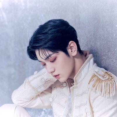 ♫︎ 𝑇ℎ𝑒 𝑑𝑜𝑜𝑟 𝑜𝑓 𝑚𝑦 𝑑𝑟𝑒𝑎𝑚𝑠 𝑜𝑝𝑒𝑛𝑠 シ︎
𝑌𝑜𝑢 𝑏𝑒𝑐𝑜𝑚𝑒 𝑟𝑒𝑎𝑙 • ᵇˡᵘᵉ ʰᵒᵘʳ