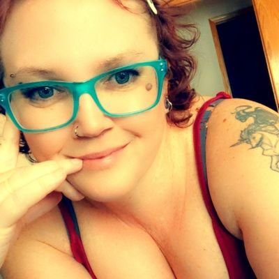 I wanted to be Twitter famous, but I stopped to pet a cat on the way to the fridge... California girl in the midwest. Writing, art, and all things aquatic.