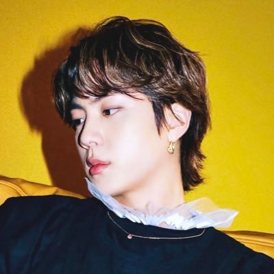 Fan account dedicada a Jin. Vocalista, bailarín, compositor, modelo, actor y visual oficial de @BTS_twt.