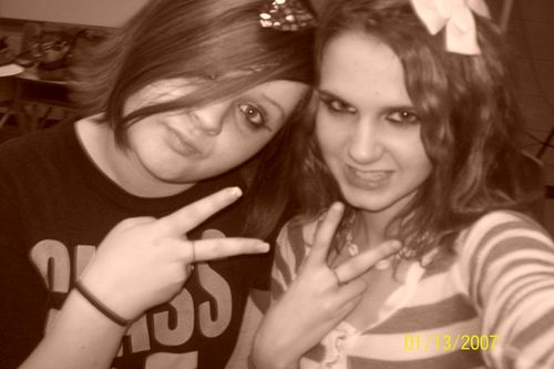 shyshy_x0x0's profile picture. hi, im shy,im fourteen years old. . im in middle school. i have a alot of kewl friends. my fav colors are black and purple.