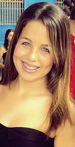 Pernambucana , 15 anos ,  estudante , legal [ eu acho , rs]  , adoro novas amizades.. se quiser saber mais , só é seguir!