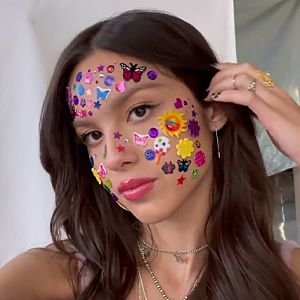 oliviafilter's profile picture. ela (eu) dela (olivia rodrigo)