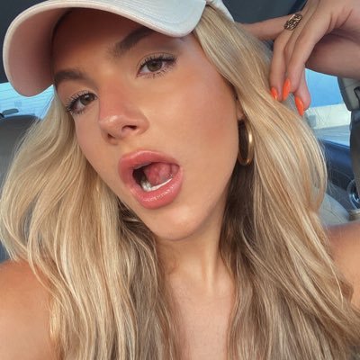 ✨Here for a good time not a long time✨ Insta: @carolineedelgado