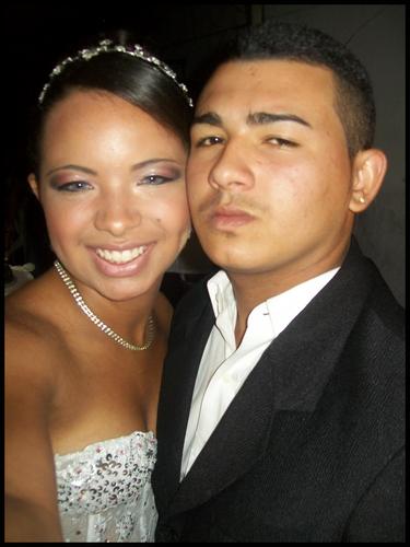 Mulher do Alex, mamãe da Agatha.
Quem se define, se limita . segue logo e descubra o resto ;*