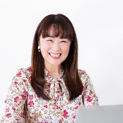 🌷得意を活かしておうちで働く方法を伝授
😊月10万以上売りたい人向けサロン運営
😊書籍📕売れっ子ハンドメイド3部作
のべ1万人✨歳を重ねても自分らしい働き方ができるメソッド
育児や介護👶田舎暮らし🌳体調不安定😭→悩みもカバーして働こう
着せ替えできるバッグCombo製作・販売/#comboフレンズ/